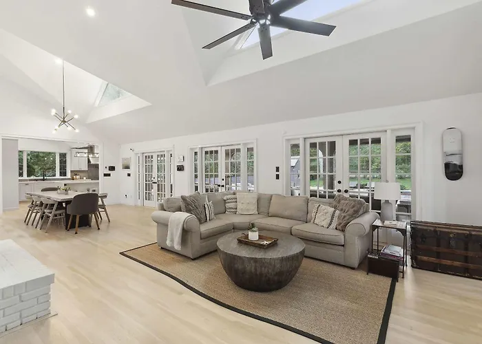 Wainscott Woods By Rove Travel - Luxe Estate With Pool